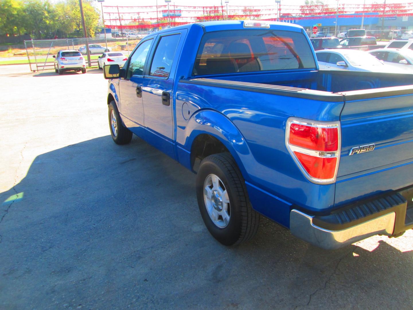 2009 BLUE Ford F-150 (1FTRW12W09F) with an 4.6L V8 OHC FFV engine, 4-Speed Automatic transmission, located at 1815 NE 28th St., Fort Worth, TX, 76106, (817) 625-6251, 32.795582, -97.333069 - Photo#6